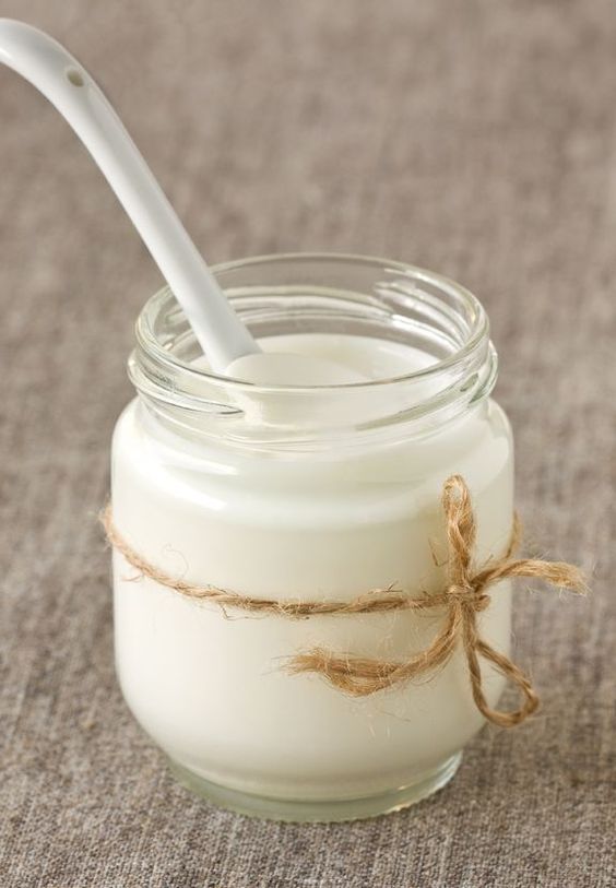 https://mujerholistica.com/como-preparar-yogurt-de-coco-en-casa-vegano-y-sin-lactosa/