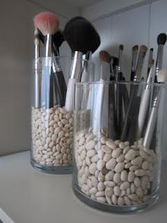 http://www.dose.com/homeanddiy/22409/20-Ways-to-Decorate-With-Stones-You-Can-Find-Yourself