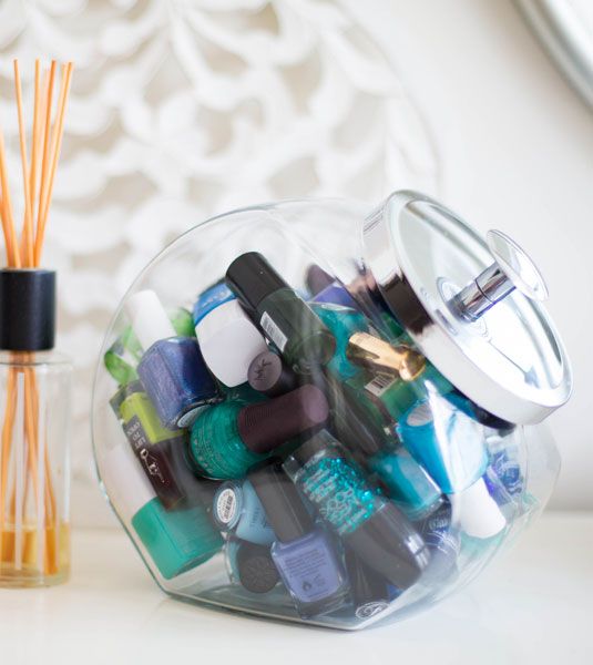 http://www.housebeautiful.com/lifestyle/organizing-tips/tips/a2271/beauty-products-and-makeup-storage-hacks-cosmopolitan/