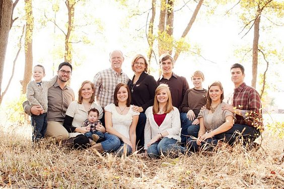 http://pelfind.me/photo-collection/97120/lovely-large-family-photography-ideas
