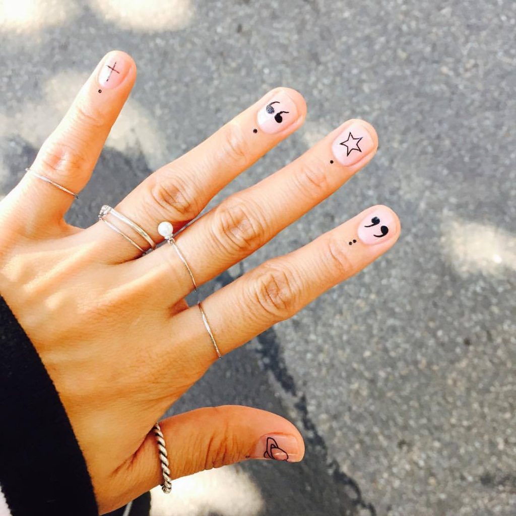 Symbol Nail Art 11 ไอเดียเพ้นท์ลายคลีนๆรูปแบบสัญลักษณ์